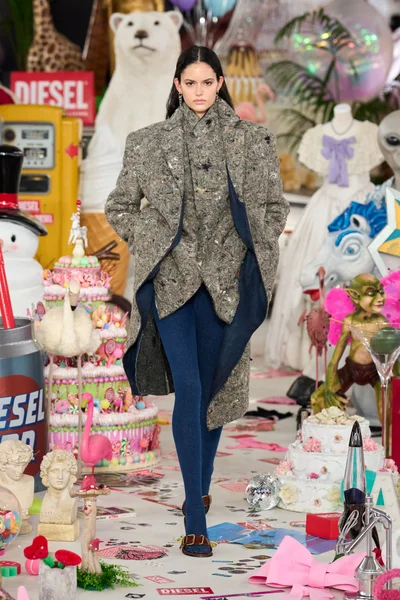 Look 12